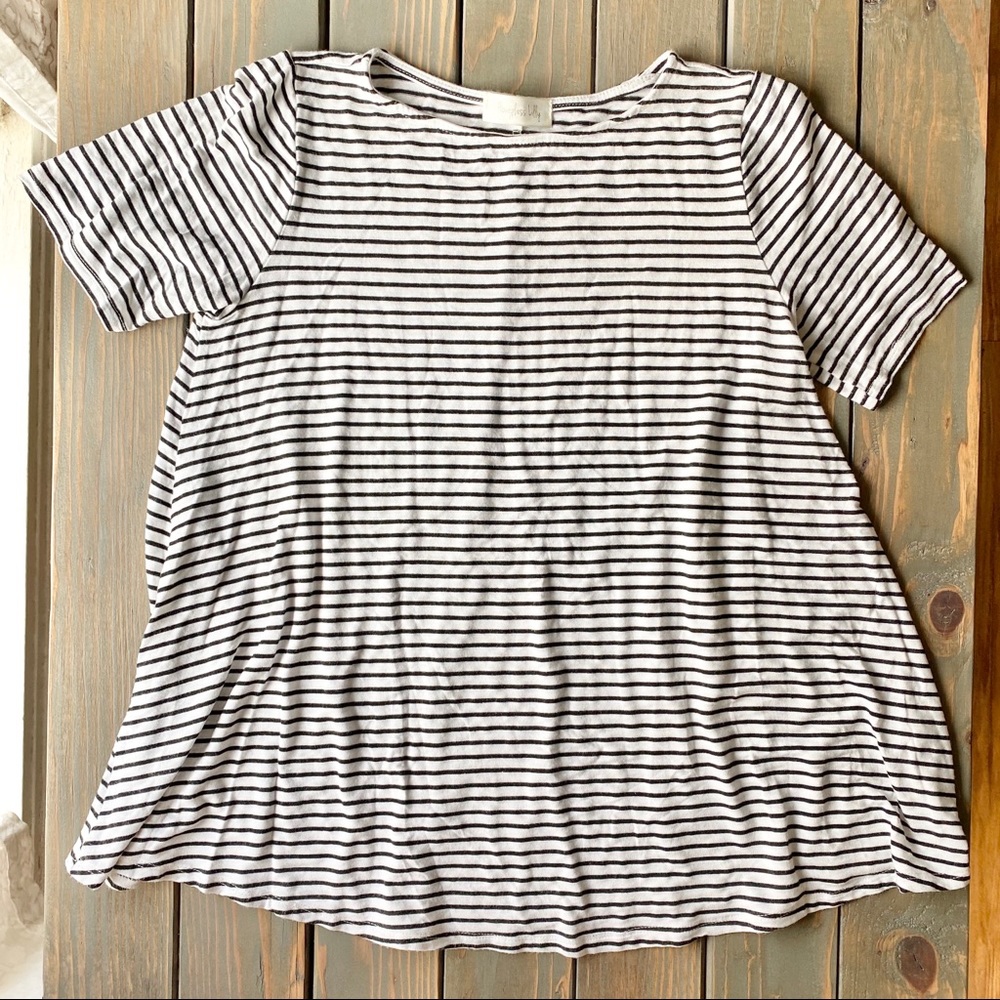 Black & White Hourglass Lily Basic Striped Top